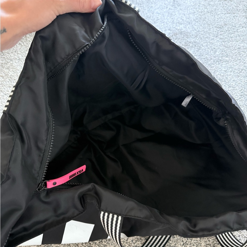 Victoria Secret duffle bag - Picture 4 of 5